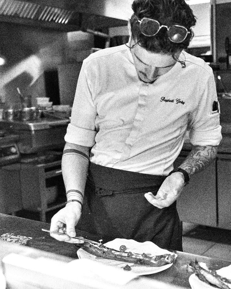 Dressage d’une assiette dans la cuisine de MUSE